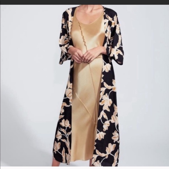 NWT Maisonette Du Soir Floral Robe - Picture 2 of 3